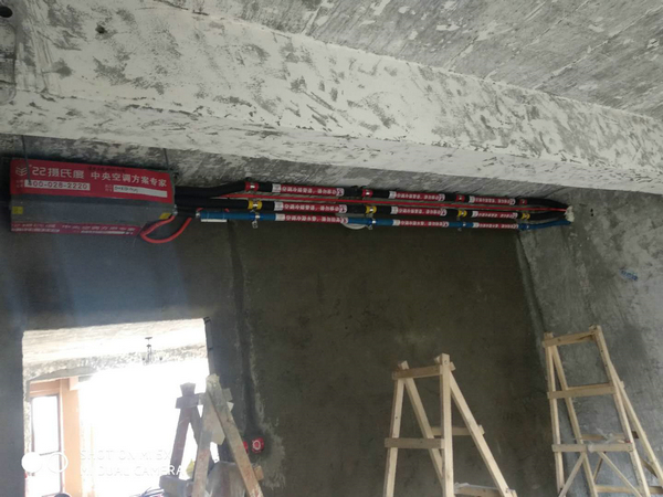 双流新天地2期春天里美的中央空调一拖一风管机安装现场